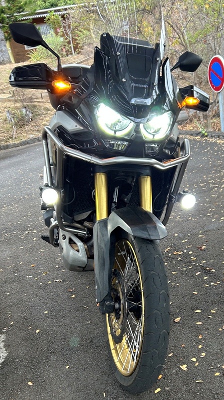 https://i.ibb.co/jkJkP47n/moto2.jpg
