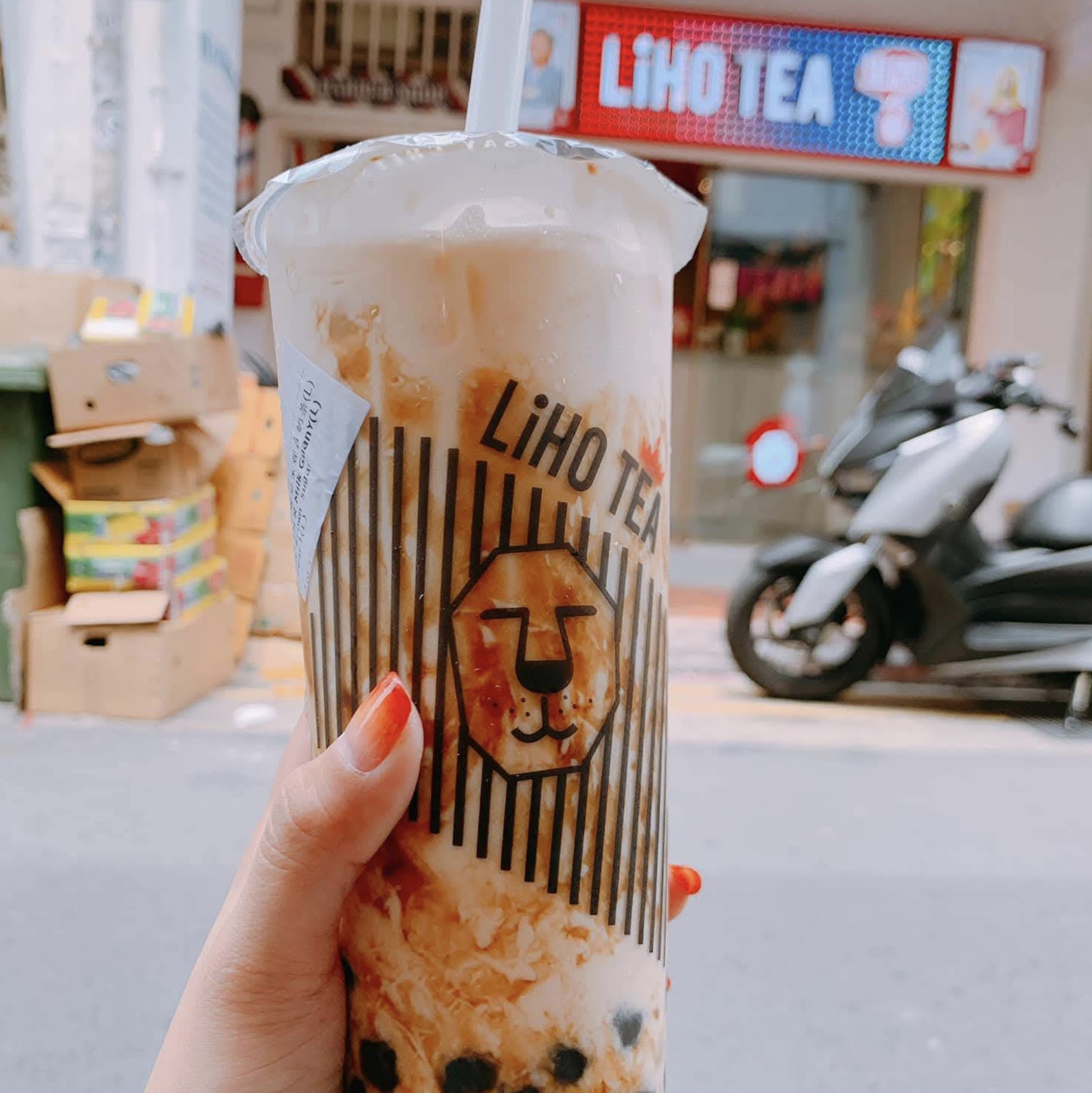 Cheese Tea and Shine Muscat drinks from LiHO TEA