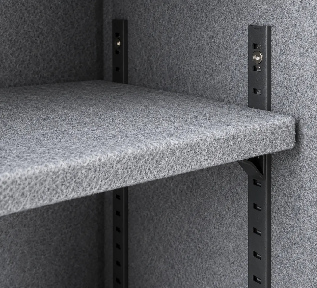 Deli ET586 Safe Box Adjustable Carpeted Interior Shelf Design
