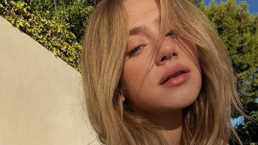 Lili Reinhart apare în mini-bikini pentru campania Personal Day.