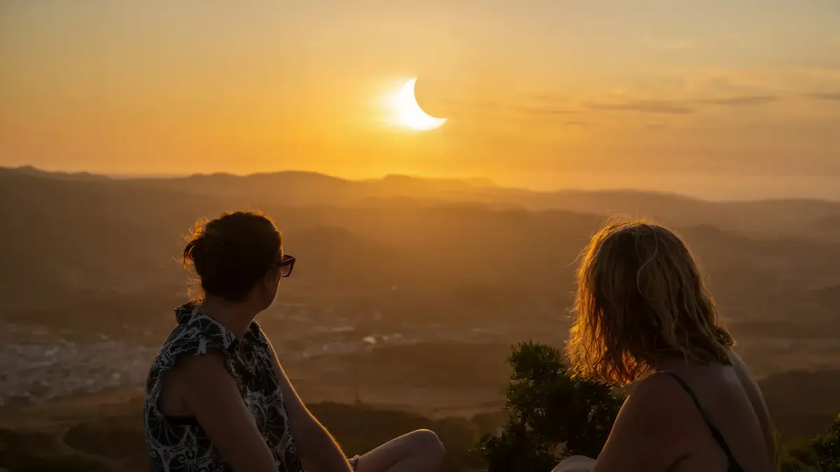 Vânătorii de Eclipse: O Călătorie Spre Frica Sublime