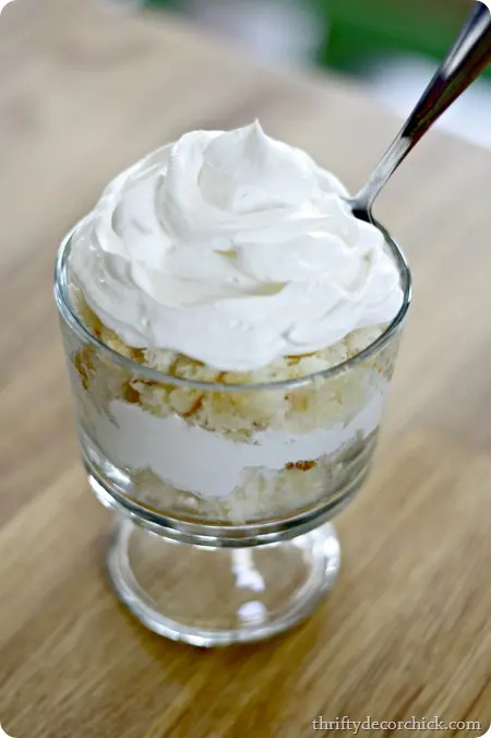 Dessert de ananas ușor și plină