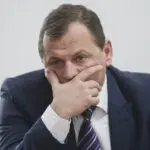Operațiunea „Curățarea”: Șeful SIE, Gabriel Vlase, forțează în instanță validarea doctoratului controversat