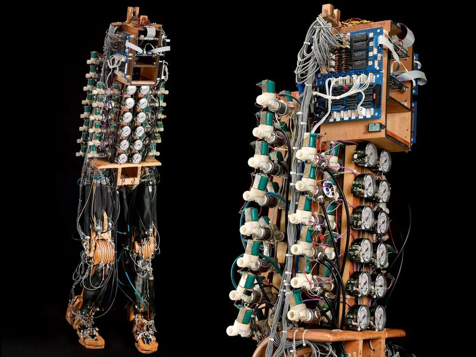 Bipedal Robot Uses Pneumatic "Air-Muscles