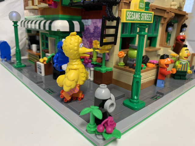 LEGO MOC Sesame Street Corner by lawis | Rebrickable - Build with LEGO