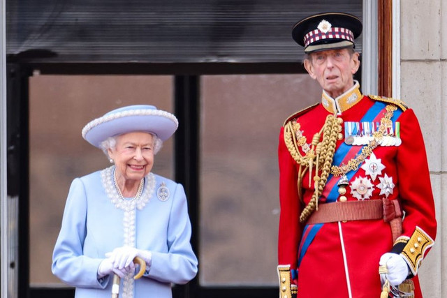 Королева Елизавета и герцог Кентский на Trooping the Color в 2022 году
