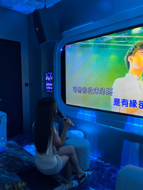 关于深圳开具维修费发票【15718422515林/经/理//←←←電/威同步】哪里有开发票！经营范围：建筑、租赁、建材、劳务、办公用品、咨询、材料、打印、印刷、家电、工程款、会议、会务、办公耗材、办公设备、医疗器械、体育用品、劳保用品、设备租赁、汽车租赁、场地租赁、办公室租赁、汽车配件、垃圾清运、地推吸粉、车厢、礼品、购物卡、运输、园林绿化、建筑工程、苗木款、电影发行款、广告制作、广告策划、广告设计、活动代理、技术服务、汽车用品、厨房用品、办公桌椅、酒店用品、五金工具、五金材料、金属材料、电子材料、运输、设备维修、电器维修、电梯安装、电梯维修、设备安装、展览、装饰材料、装修、网络维护、物业管理、水电、房屋租赁、房租、信息咨询、咨询、加油、汽油、柴油、广告、酒店住宿、餐饮、机械设备、服务、设备加工，技术加工、机械加工、茶叶、文具、A4纸、硒鼓、墨盒、劳保用品、鞋子、首饰、服装服饰、手撕定额、钢材、管道、不锈钢、铝合金、玻璃制品、塑胶、模具模板、电线电缆、机动车、木材、写真、泡沫字、及时贴刻字、喷绘布、高清V软膜、普通软膜商演出场、肖像代言、广告代言、网络技术、计算机软硬件的技术服务、技术咨询、技术开发、成果转让,企业管理咨询,市场营销策划,网页设计,图文设计,工业产品设计,室内装饰设计,文化创意策划,仓储服务等等统一国税网查询 , 合作共赢！
维修费也称检修费， 是高级技工或者有维修资质的单位在为客户提供维修服务是收取的费用叫做维修费。
维修费有很多种科目，比如电脑维修费，空调维修费，任何东西在损坏的时候需要维修的时候所产生的费用都可以称之为维修费。
某件实物在损坏的情况下需要找专业的人员来维修，那么这样就会产生费用。我们把所产生的费用称之为《维修费》，实际上大家生活中都会遇到这样的事情，比如家里的下水道堵了，我们找人来通下水道。那么通好了以后我们就要付给维修师傅费用，这个费用就是维修费。
家电维修费标准
A 故障检测维修费
各类家电故障检测维修费参见附件图表。
B 元件、材料费：
按实耗量以零售价计费。（本表所标价格未注明部分不含材料费）
C 元件、材料邮购费：
邮寄时，按邮资的1.2倍计费；专人采购时，旅差、运输费另计。
D 元件、材料加工制作费：
旧件修复按该件售价的0.7倍计费。新制件按该件零售价的1.5倍计费。
E 改装、新装电路费：
不重新制作电路线时，按实际调换元件零售价总和的1.2倍费，重新制作电路板按2.5倍计费（单个元件价值高于20元时按20元计算）。
F 上门服务费：
城区范围按A项的0.3倍加费，郊区范围按城区加收后另加实际往返车费。
G 城区差别收费系数：
农村：0.8，城镇：1.0
实施办法：
一、凡在从事家电维修的企业（包括家电生产企业的售后服务机构、个体网点等）均实行等级收费。
二、家电维修服务收费应充分体现优质优价的原则，促进公平、公正、合理的市场竞争机制。
三、家电维修服务收费应按规定（在其经营场所的显著位置）实行明码标价及公示其它相关事项。做到价目齐全、内容真实、标示醒目、字迹清晰。
四、维修企业应当尊重客户对等级企业的自愿选择权。保证向客户提供与其收费标准相符的服务内容，杜绝只收费不服务或多收费少服务等欺诈行为。
五、维修企业对客户的费用结算应出具正式票据。票据中应如实写明检测部位和修理项目的具体品名、型号、数量、单价和总结算费用。
六、收费项目说明：
1、检测修理费含拆、装机、故障部位查找以及换件工时费，一般测试调整等的工时、工本、仪表工具折旧费和利税。
2、地区差别收费系数中的城镇，是指郊区政府所在地。各维修单位执行哪种收费系数，应以核发营业执照的工商部门所在地的属性来确定。
3、计算方法
按维修实际涉及项以下列公式计算：
实收费=A×G+B+C+D+E+F
4、保修期内的保修机免收一切费用。
5、易修复的故障机应适当降低收费。
6、修复后如更换件（不含机械部件）在三个月内再次损坏时免收一切返修费用。
7、交机时要向用户讲清故障部位和退还换下的原机旧件。
8、开机检测属接触不良、保险丝断、且又易判断的故障机，只收50%的检测修理费，免收其他费用。
9、当故障部位检测出后用户又要求不修的，收50%的检测修理费。
10、本标准的未尽项目可按维修难度与有关类似项目进行比价计费。