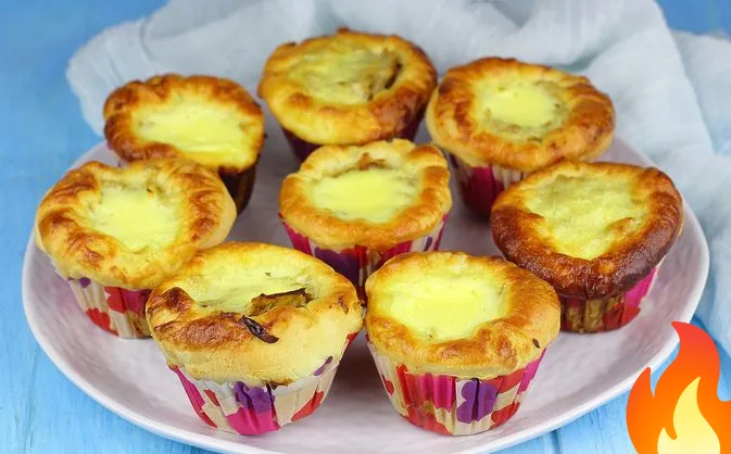 Постер Корзинки из дрожжевого теста с яблочно-сметанной начинкой