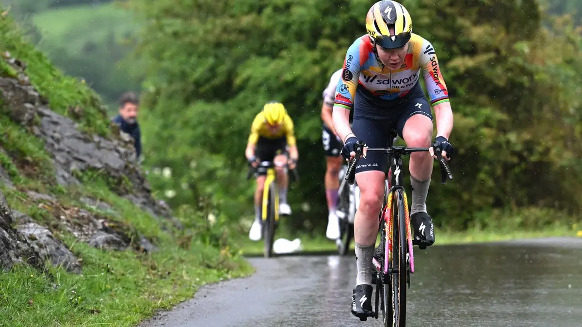Anna van der Breggen Takes Stage Six of La Vuelta Femenina