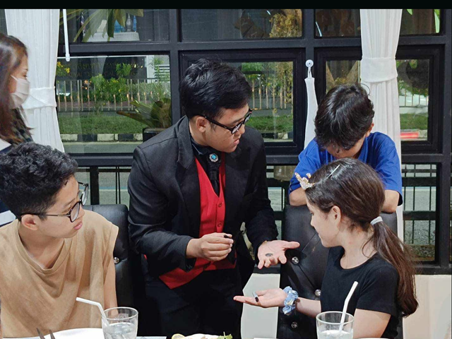 Cocktail reception magician Bangkok