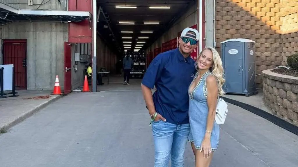 Brittany Mahomes Stuns in Curve‑Embracing Dress at Instagram Post