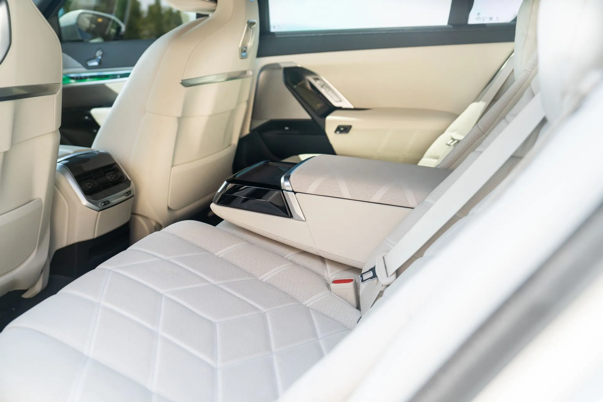 BMW i7 photo 9