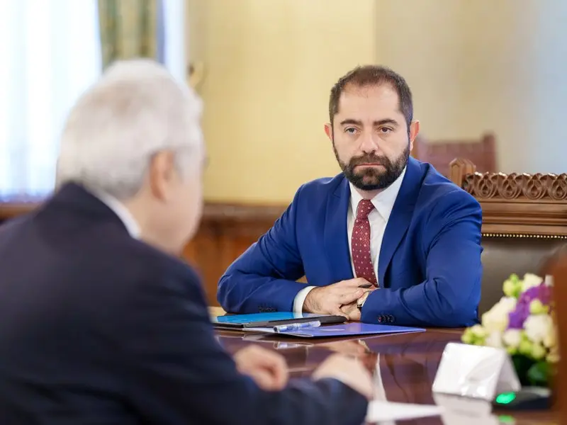 Discuții Cruciale la Cotroceni: Salarizarea, pe Masa Partidelor și a Ministrului Muncii