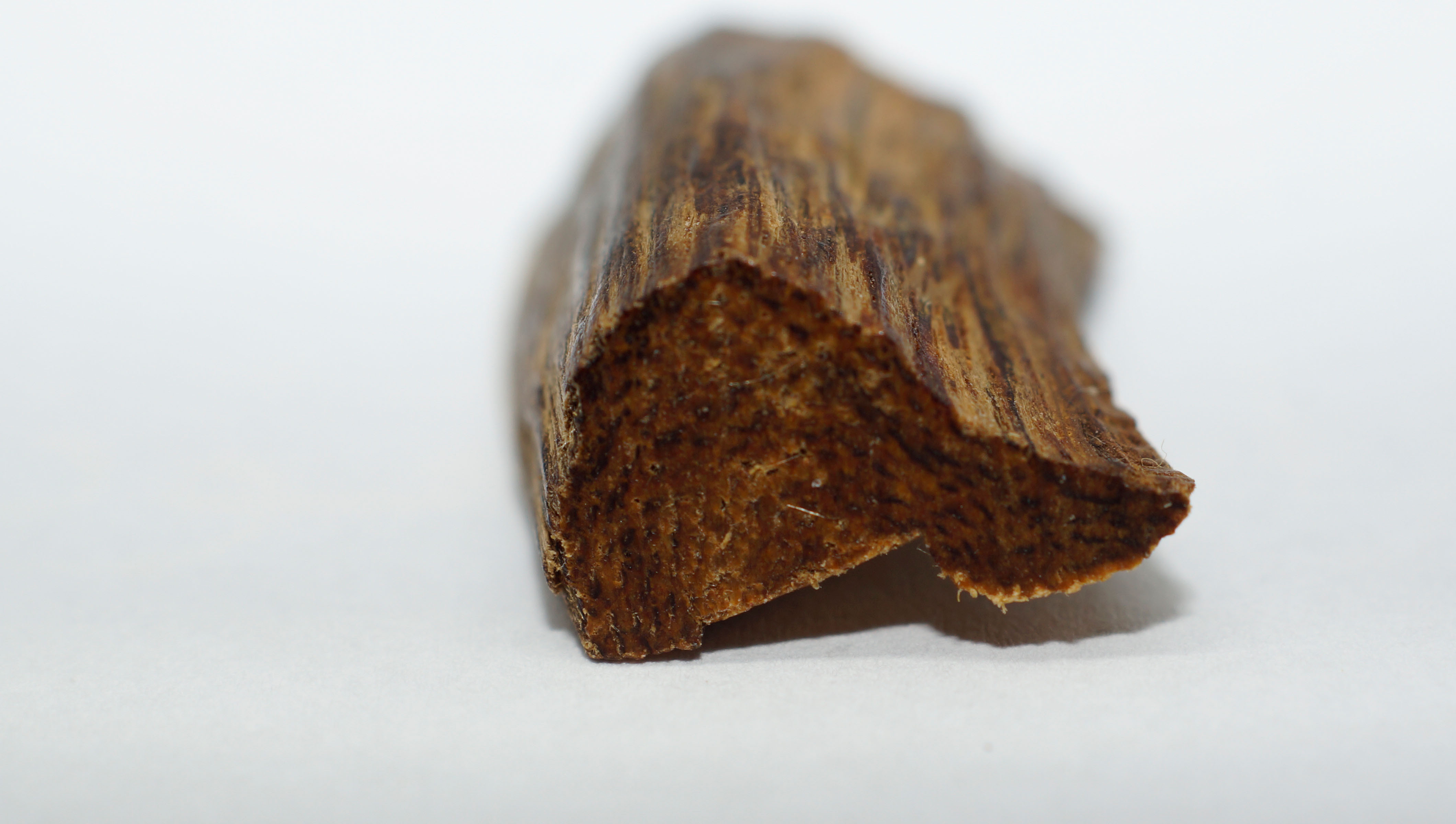 [Ouddict.com] Oud Wood