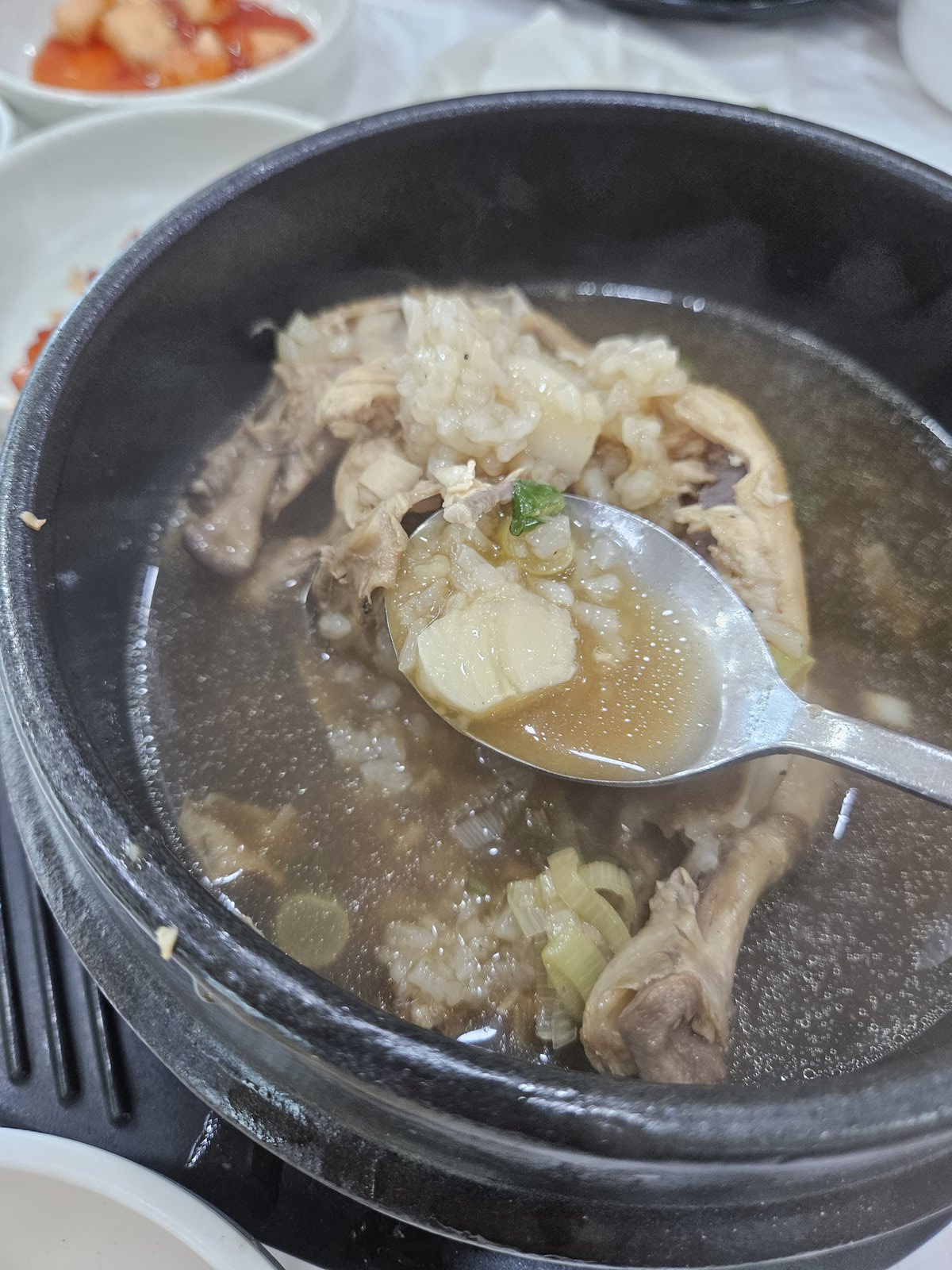 수림삼계탕 반여점 닭 속 마늘
