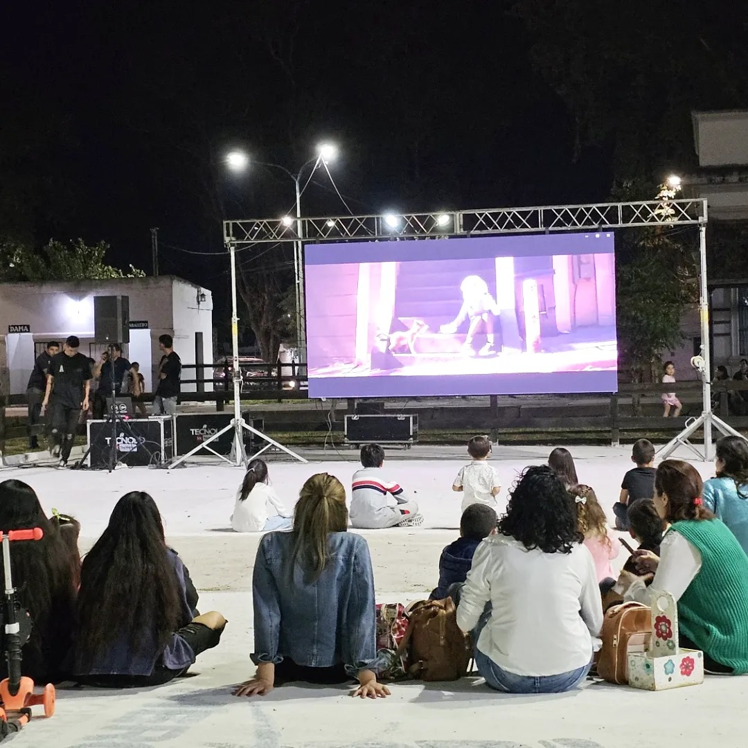 CINE.jpg CINE.jpg