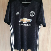 man-utd-17-black-small-damage