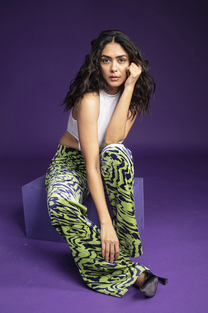 Mrunal-Thakur-4