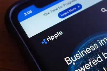 XRP se stabilizează la peste 1,04 dolari, pe fondul acalmieii balenelor
