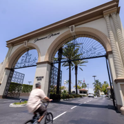 paramount gate22