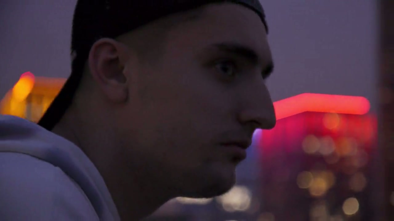 Skywalkers: A Love Story Screenshot