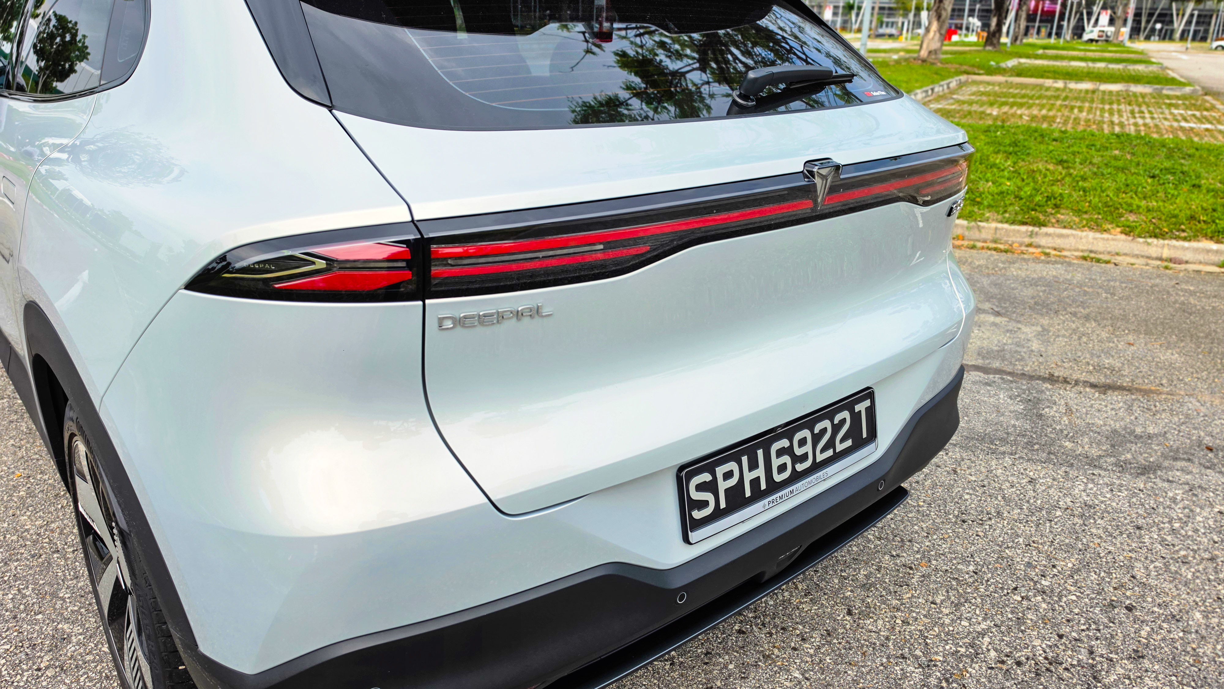 DEEPAL S05 rear close up with star-wing taillight