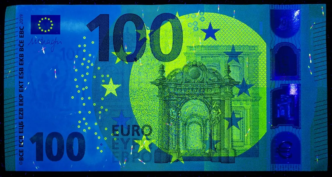 Bucătărie reînnoită cu 1000$: Un nou suflu pentru un spațiu învechit