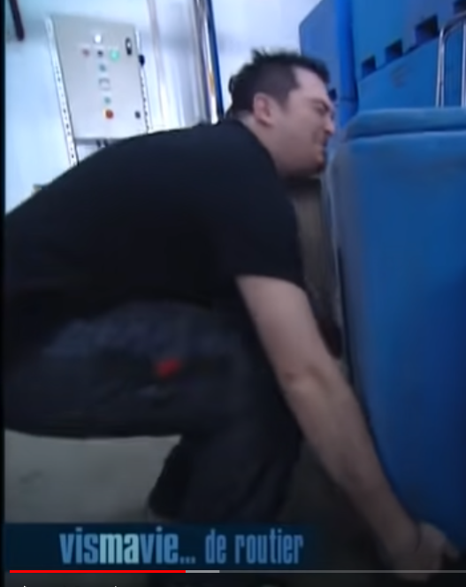 https://i.ibb.co/kq3bHTZ/porter.png