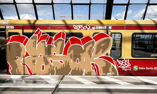 Graffiti artwork by ChromeBomber