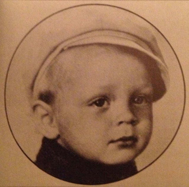 elvis age2.jpg