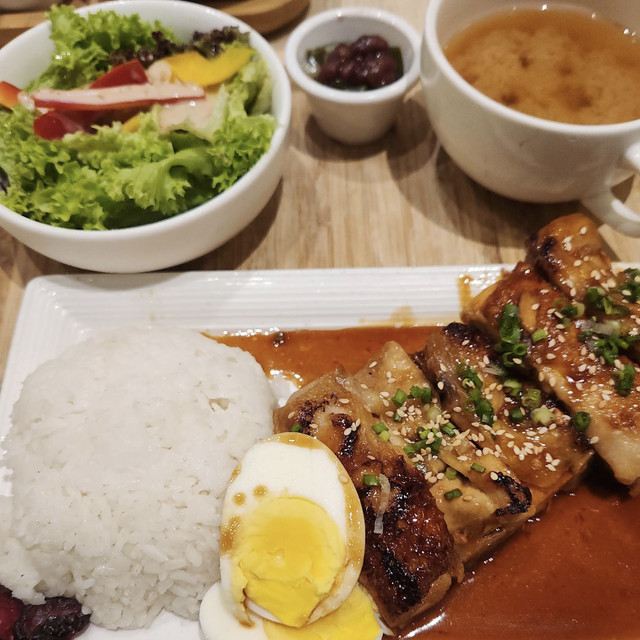 Japanese-style grilled chicken meal served with rice, egg and salad