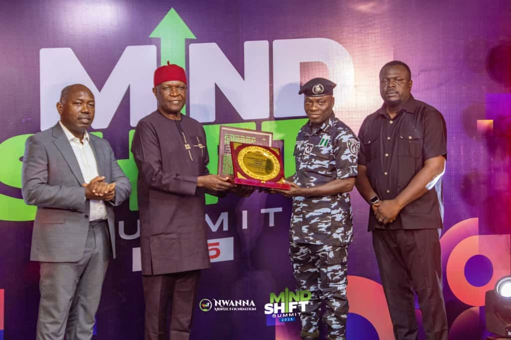 Recognition ceremony at a Nwanna Arinze Foundation event