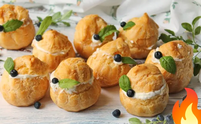 Постер Мини-эклеры с творожным кремом и черникой