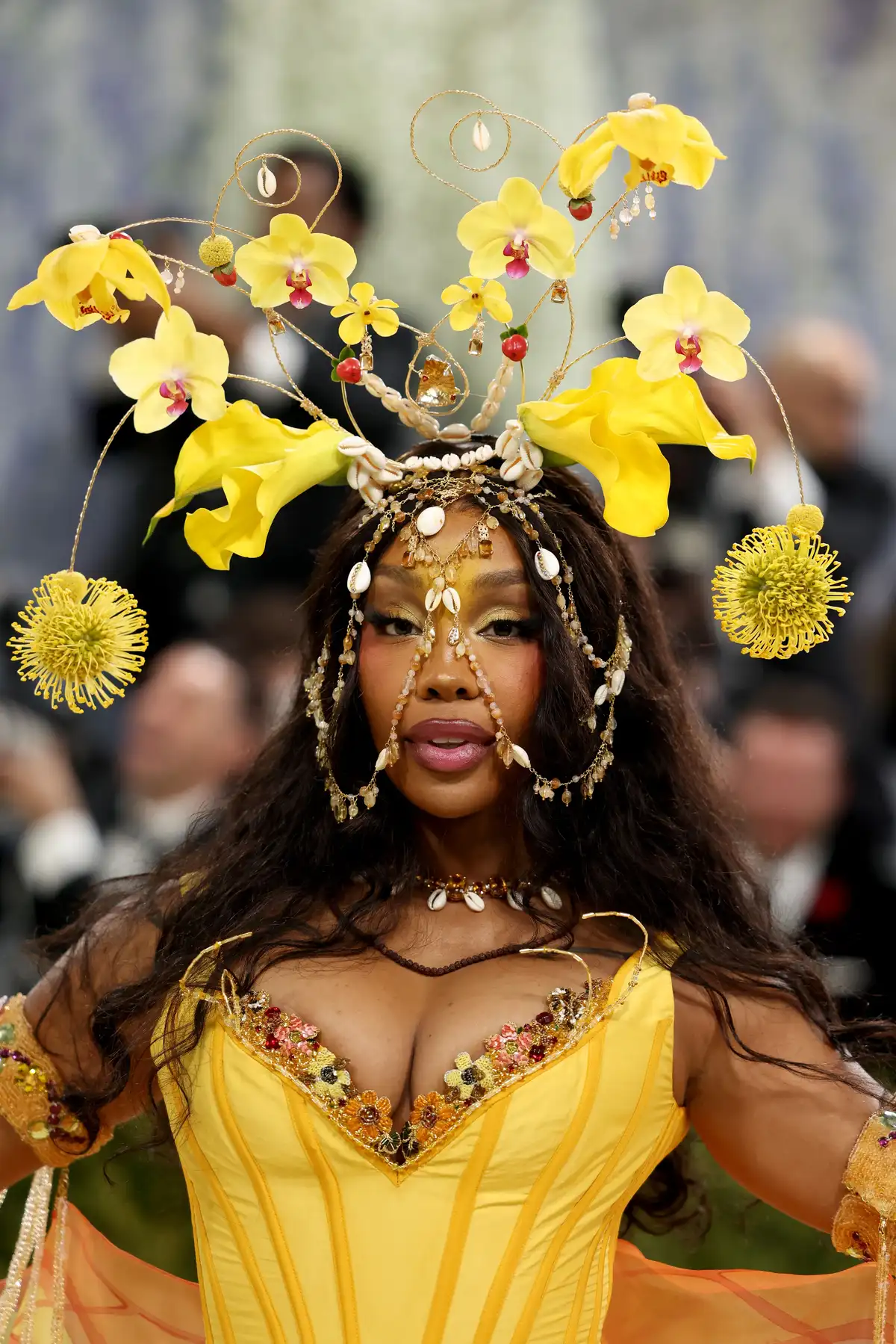 SZA’s Golden Glow Defined Met Gala Beauty