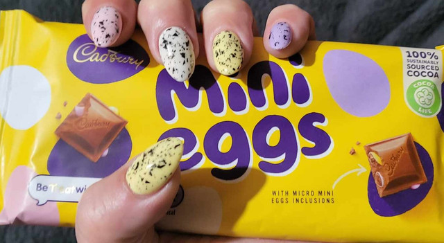 mini-egg-nails