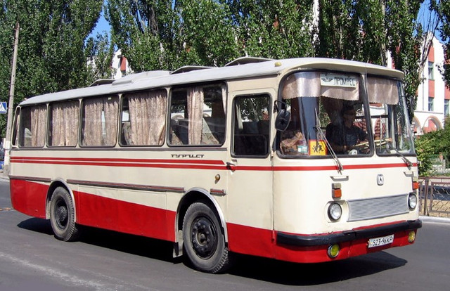 Туристический автобус ЛАЗ-697 начали выпускать в 1959 году. Эта машина, предназначенная для рейсов на небольшие расстояния или экскурсионных поездок, оснащался шестицилиндровым бензиновым мотором ЗиЛ-158 мощностью 109 л. с. В 1961 году на автобус начали ставить восьмицилиндровый двигатель ЗиЛ-130, развивающим 150 сил, а индекс модели изменился на ЛАЗ-697Е.

ЛАЗ-697 имел 33 комфортабельных кресла для пассажиров (еще одно место предназначалось для экскурсовода), в салоне были плафоны индивидуального освещения, пепельницы, карманы на спинках сидений. По конструкции машина была во многом унифицирована с городской моделью ЛАЗ-695.В 1970 году на конвейер встал усовершенствованный автобус ЛАЗ-697М, отличавшийся, в первую очередь, внешним видом и более прочным и технологичным кузовом. Еще две небольшие модернизации были проведены в 1974 и в 1978 году, в таком виде ЛАЗ-697Р выпускался до 1985 года.