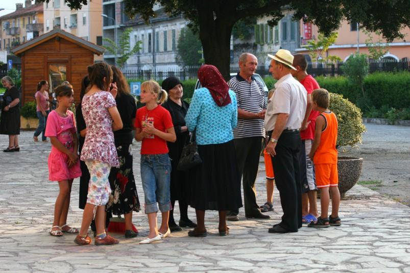 Measuring social capital