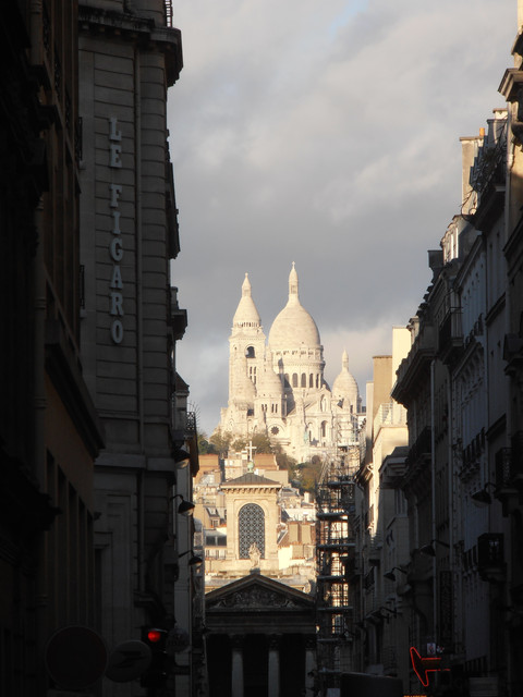 Montmartre & ND de Lorette-Vue Rue Lafitte