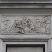 Bas relief3-Rue St Maur