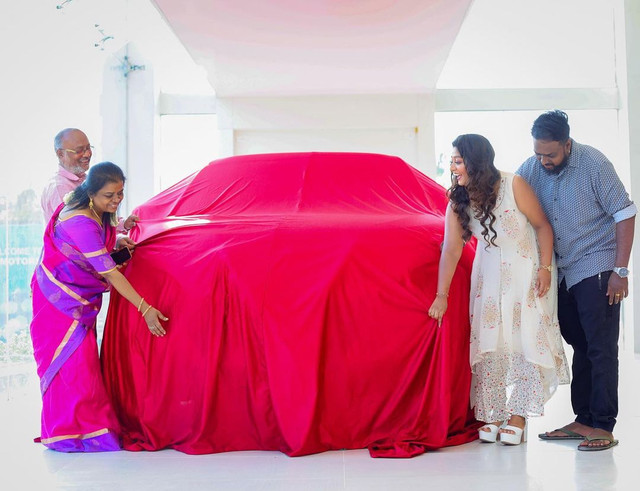 புதிய கார் வாங்கிய சீரியல் நடிகை ரீமா அசோக்…. புகைப்படங்களை பார்த்து ...