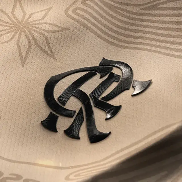 3 / 4 · DETALHE ESCUDO