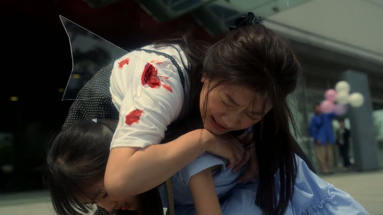 Fishbowl Wives Screenshot