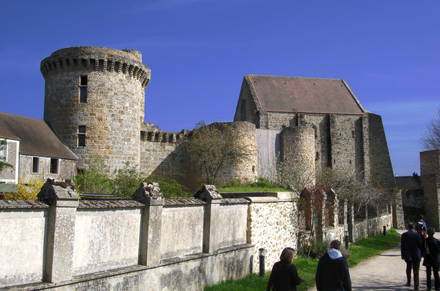 Castle-Madeleine-Chevreuse-01