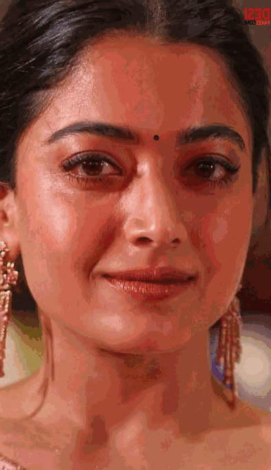flipped-28-Rashmika-closeup.gif