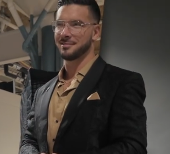[Bild: Ethan-Smirks.png]