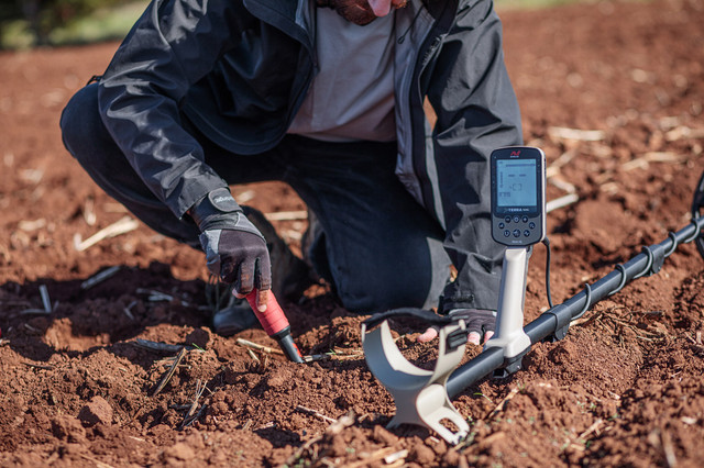 Detektor kovů Minelab X-Terra ELITE Expedition Pack