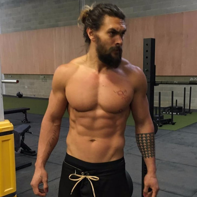Shirtless-Jason-Momoa-Pictures