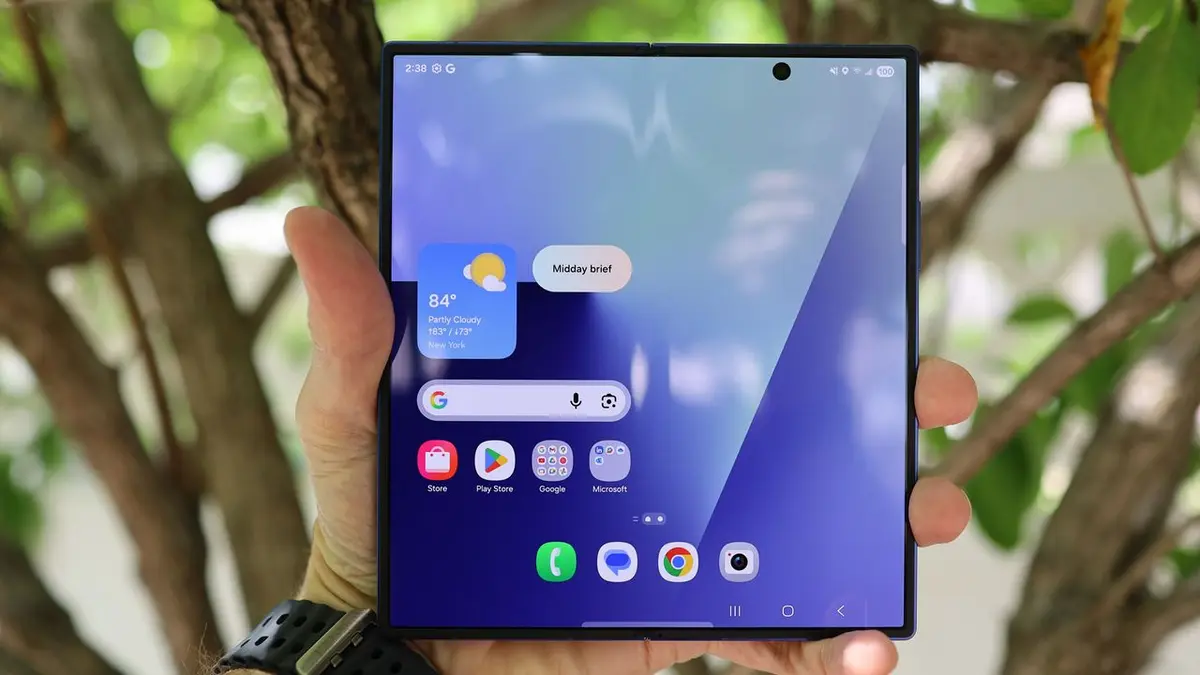 Apple’s iPhone Ultra May Lift Foldable Prices by Nearly 20%, Leaving Samsung Unfazed