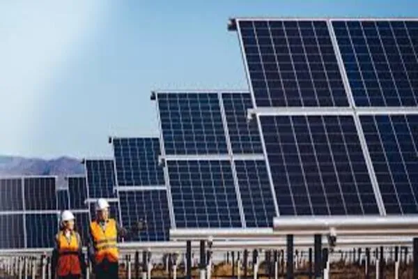 Passo 2: A energia solar é gerada por nossas usinas