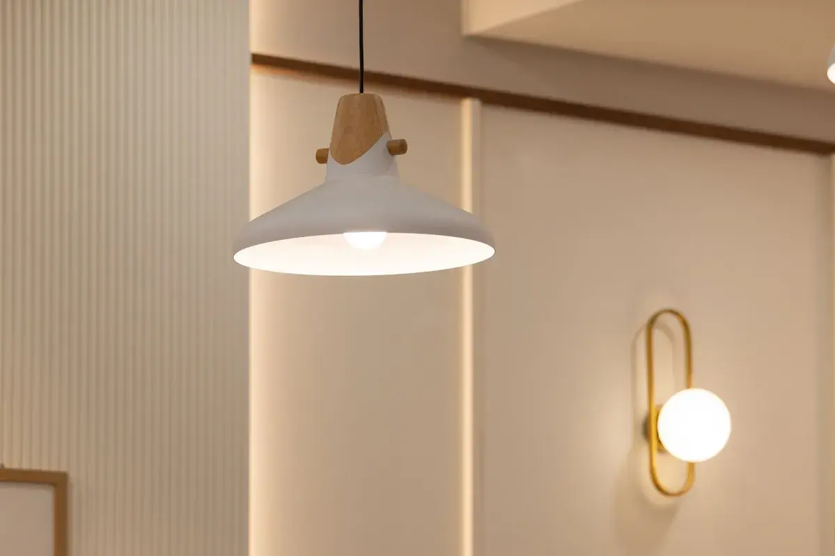 Lumină în casă: Soluții simple, fără recablare